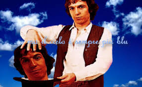 La canzone, che nel formato originale durava 8:23, venne originariamente divisa in due parti (una per lato): Viaggio Nelle Canzoni Ma Il Cielo E Sempre Piu Blu Faremusic