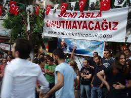 Kazım koyuncunun cenaze günü videosu. Koyuncu Ozlemle Anildi