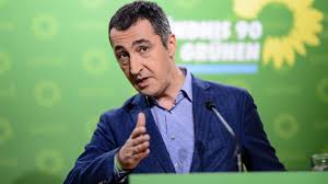 Maybe you would like to learn more about one of these? Ozdemir Als Terrorist Unter Polizeischutz Berlin Tragt Mitschuld Politik Inland Bild De