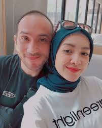 8 Potret Hangat Rumah Tangga Gary Iskak dan Richa Novisha, Pernah Sempat  Bercerai