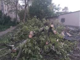 Apocalyptic horrifying video of a massive tornado recorded from a house in czech republic. Eloben A Tornado Utan Oroshazan Metkep