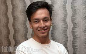 Bahkan untuk alasan totalitas jefri nichol mengubah gaya rambutnya agar terlihat lebih mirip dengan sang legenda tinju. Gaya Rambut Baru Jefri Nichol Terlihat Fresh Dan Makin Ganteng Tabloidbintang Com