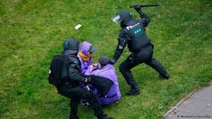 Das telefonbuch kann mit 71 adressen. Nach G20 Gipfel Ermittlungen Gegen Fast 100 Polizisten Aktuell Deutschland Dw 06 09 2017