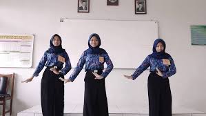 Tari saman dengan menggunakan pola lantai garis lurus. Pola Lantai Tari Saman Youtube
