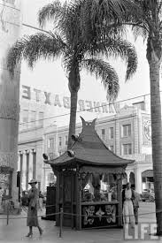 This Is The Ticket Booth Of Grauman S Chinese Theatre Forecourt During The May 1936 Run Of An Mgm Picture Singin In The Rain Hollywood Boulevard Ticket Booth
