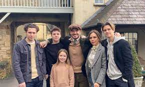 Er spielte auf der position правый полузащитник. David Beckham And Family Bring In Christmas Cheer In Style See Picture