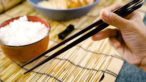 Though it may seem confusing or complicated at first, eating with chopsticks is fairly easy once you know how to hold and maneuver the sticks properly. 3 Ways To Hold Chopsticks Wikihow