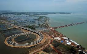 Ledakan tangki minyak membuat geger masyarakat sekitar karena menimbulkan getaran. Mengenal Pelabuhan Patimban Mega Proyek Jokowi Bernilai Puluhan Triliun Ekonomi Bisnis Com