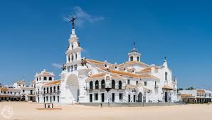 Escapadas De Fin De Semana En Espana X Un Espanol Un Viaje Creativo Escapadas Rutas En Coche Pueblos Negros Guadalajara