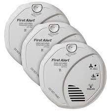 Photoelectric sensor accurately tracks smoke for fewer false alarms. First Alert Smoke And Carbon Monoxide Alarm 3 Pack