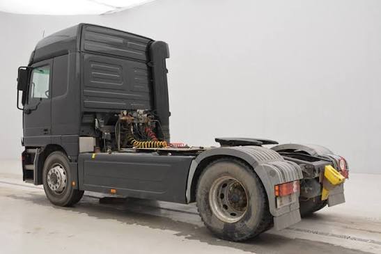 Mercedes Benz 1846LS-2004 Cab & Chassis Truck
