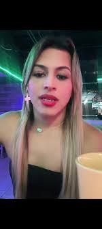 Discover Stylish Trends with Nicolle Oficial