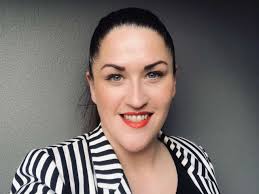 Collette Rogers's Instagram, Twitter & Facebook