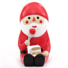 Hinter diesem fröhlichen weihnachtsmanngesicht verbirgt sich ein leckerer kuchen mit zweierlei nüssen und mandeln. Weihnachtsmann Mit Kuchen Weihnachts Figur Concombre Japan Modes4u