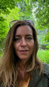 Victoria Betts's Instagram, Twitter & Facebook