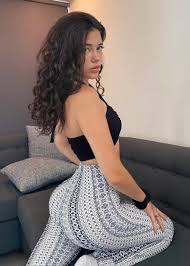 Vanessa Reinhardt - Free pics, galleries & more at Babepedia