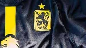 * trikot vom 1860 münchen in den auswärtsfarben * vereinsemblem mit stern * kontrastierende prints vorn und hinten * rundhalsausschnitt, leicht taillierter schnitt * leichtes funktionsmaterial. Trikot News Neues Jersey Von 1860 Munchen In Schwarz Gelb Fussball News Sky Sport