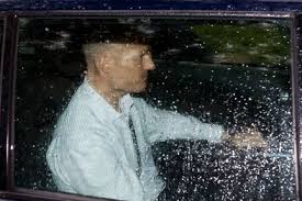 Retsformand søren holm seerup fortæller i forbindelse med domsafsigelsen, at retten har valgt at frifinde bryde for dele af anklagerne mod ham. Syv Ars Faengsel Til Stein Bagger Avisen Dk