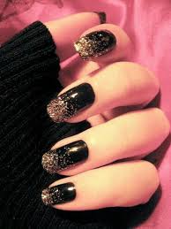 Gold Black And Glitter Nails Black Nail Polish With Gold Glitter Glitter Nail Art Trendy Nails Beautiful Nails