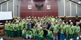 Koperasi syariah memberikan penawaran yang lebih banyak memberikan variasi pilihan bagi masyarakat indonesia yang sebagian besar memeluk agama islam. Cak Imin Apresiasi Keberhasilan Koperasi Syariah Bmt Ugt Sidogiri