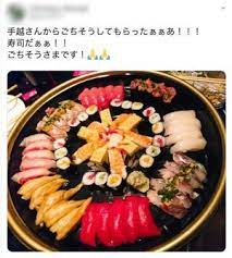 手越祐也 荒野行動 のオフ会で寿司桶をおごりsnsに現場画像が流出か 週刊女性prime シュージョプライム youのココロ刺激する 手越 手越 祐也 寿司