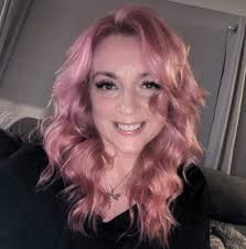 Hey Mamas 👋 Thanks for having me! I'm Jane, I'm a mum of four (grown up!)  kids and I've been an entrepreneur since I was 20 ……many, many years ago 🤣  I