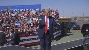 Snollebollekes werd in 2014 opgericht door rob kemps (entertainer), maurice huismans (songwriter/producent), jurjen gofers (songwriter/producer) en adrie. Donald Trump Danst Op Snollebollekes Youtube