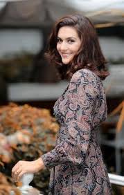 Berguzar Korel Ekim 2010 2 Magazin Foto Galeri Unluler Sac Ve Guzellik Guzellik