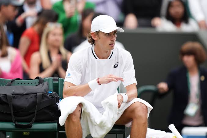 Alex De Minaur reaches first Wimbledon quarter-final but suffers injury  scare | The Independent