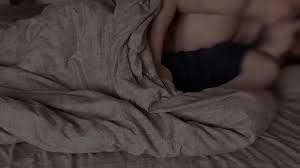 Đang ngủ bị em yêu gọi dậy để quan hệ - PHE18