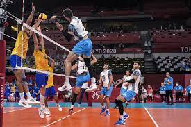 Bernardinho é lembrado por brasileiros em derrota do vôlei masculino. Kd0ijdjyk33z9m