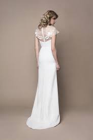 Check spelling or type a new query. Schlichtes Boho Brautkleid Aus Seide Mit Schleppe Kleiderfreuden