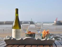 Front De Mer Vue D Exception Charme Cheminee Et Confort Haut De Gamme 100m2 Port En Bessin Huppain Locations Vacances Gites De Charme Lieux De Vacances