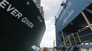 Joe reynolds, chief engineer of the maersk ohio, told the bbc the number of vessels waiting at the canal's southern entrance was growing. 0nwyt79xnp7aom