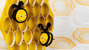 Einen schneemann im schnee im winter mit acrylfarben malen, tracie kiernan. Upcycling Mit Papierrollen Bienenwabe Geolino