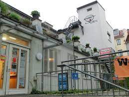 Immer wieder verschärfte die politik das aufenthaltsrecht für menschen, die nach münchen geflüchtet waren oder keinen deutschen pass hatten. Einewelthaus