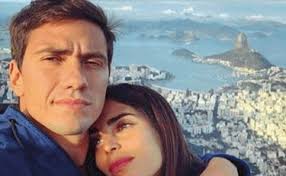 Quando il giornalista del new york times, nick tosches, chiese a sindona (poco prima della misteriosa morte di quest'ultimo):«quali sono le banche usate dalla mafia?» sindona rispose: Luigi Berlusconi Cio Che Non Sapete Sul Piu Atipico Dei Figli Del Cav I Segreti Svelati Libero Quotidiano