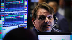 Stocks close mixed, materials sector hits new high