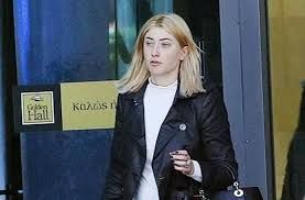 Τι έχει επηρεάσει τη σία κοσιώνη ιδιαίτερα; Ayth Einai H Mhtera Ths Sias Kosiwnh Ti Lete Moiazoyn Gossip Athens Magazine