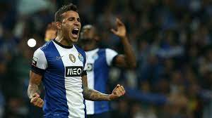 Born 12 february 1988) is an argentine professional footballer who plays as a centre back for primeira liga club benfica and the argentina national team. Fc Porto Lucra 75 Mil Euros Com Transferencia De Otamendi Renascenca