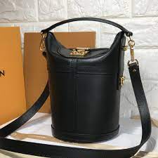 The lockme bucket is made of soft calfskin and features the signature lv twist lock closure. Louis Vuitton Lv New Woman Bucket Round Bag Original Leather Version Kozhanye Sumki Zhenskie Sumki Sumochka