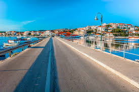 Озеро „змаево око (глаз дракона), хорватия дайверская достопримечательность и природный. Rogoznica Horvatskij Mys Gorn