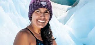Chilean Bárbara Hernández Achieves the Longest Swimming