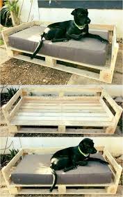If you have a dog in your house, which you treat like a family member and want to provide it with a solid and comfortable bed. Lovely Wooden Pallets Dog Bed Projects Hundehaus Diy Hunde Bett Hundebett Paletten