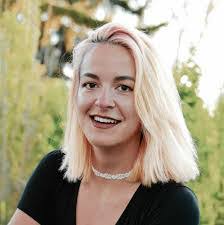 Nicole Hartley's Instagram, Twitter & Facebook