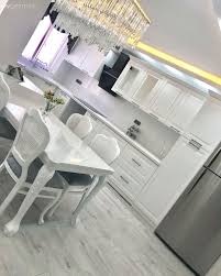 Goz Alici Detaylarla Tamamlanan Sade Ve Sik Bir Ev Ev Gezmesi Luks Mutfaklar Klasik Tarz Mutfaklar Ev Icin