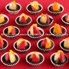 Le ricette per fare i cioccolatini in casa semplici o fondenti, oppure cioccolatini ripieni, o i cioccolatini senza panna o se siete amanti della cioccolata almeno una volta dovete provare la ricetta dei cioccolatini fatti in casa. Deliziosi Cioccolatini Fatti In Casa Con La Frutta Italianchips