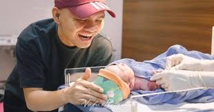 7 Potret Persalinan Istri Bene Dion yang Melahirkan