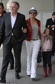 Yes, she is fluent in english, spanish and french. Salma Hayek And Husband Francois Henri Pinault Are Joined By Their Daughter Valentina As They Enjoy A Gondola Ride In Venice Daily Mail Online