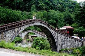 Yüzyılın başlarında kuruldu ve yöre, khaldia teması içinde yer aldı. Artvin Il Vikipedi